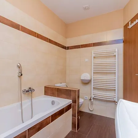 Synagogue Loft 3br Free Parking Apartamento Budapeste