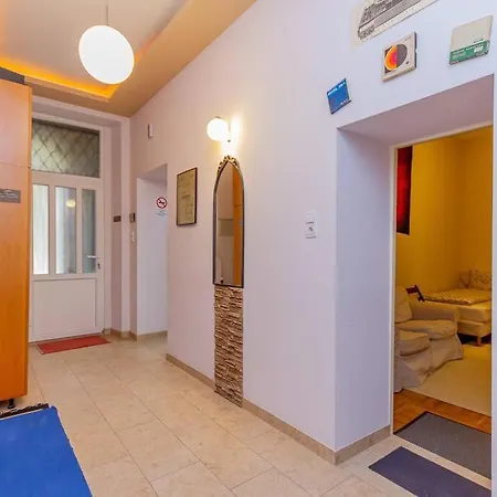 Synagogue Loft 3br Free Parking Apartamento Budapeste