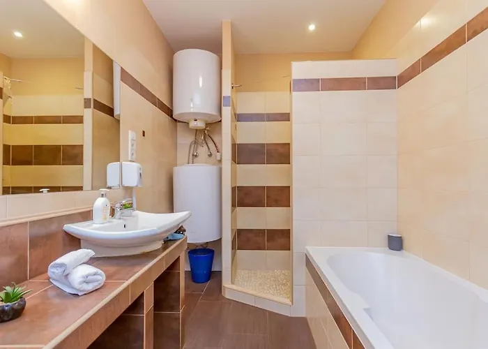 Synagogue Loft 3br Free Parking Budapest