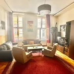 Synagogue Loft 3br Free Parking Budapeşte