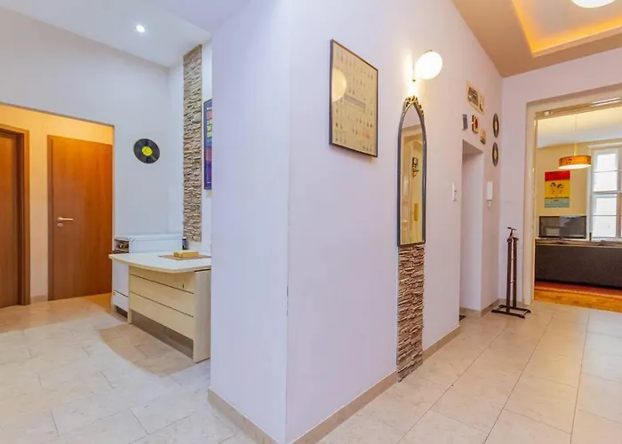 Synagogue Loft 3br Free Parking Budapeşte