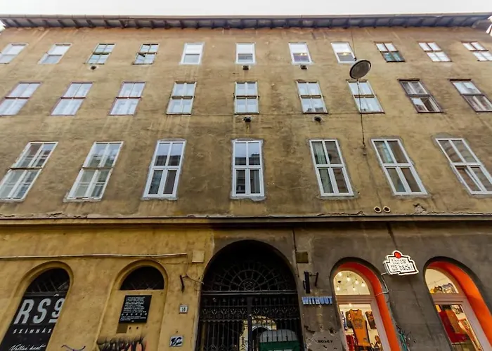 Synagogue Loft 3br Free Parking Apartment
