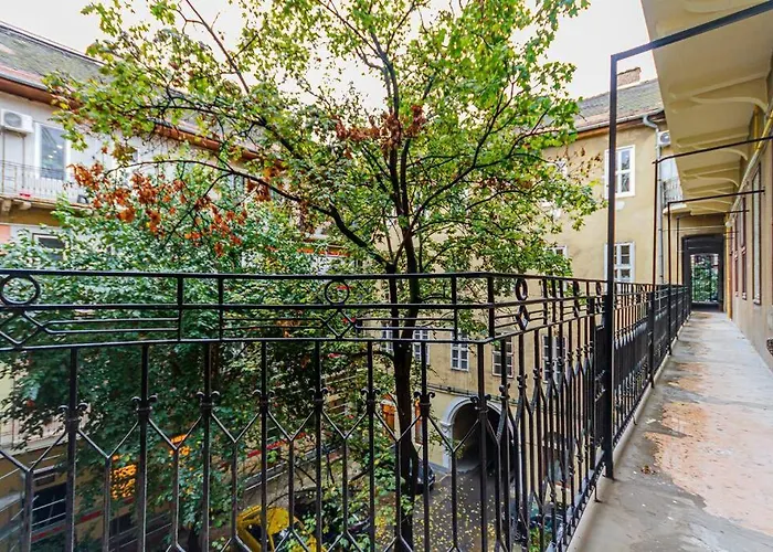 Apartment Synagogue Loft 3br Free Parking Budapest